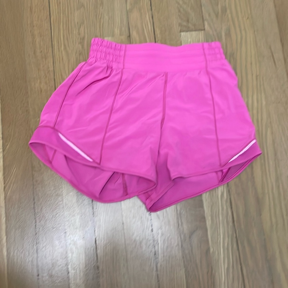 Lululemon high rise 4’ hotty hots